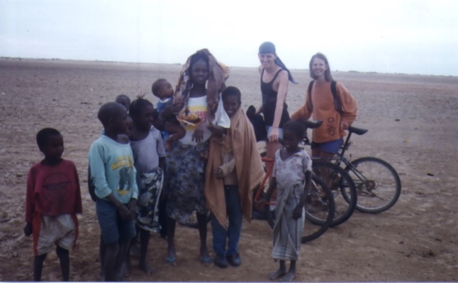 0 AFRIKA 121Kinderhorde