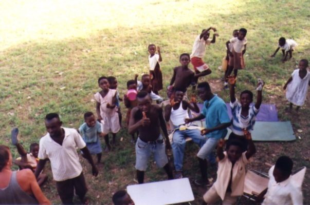 0 AFRIKA 240KinderhordeAmSee